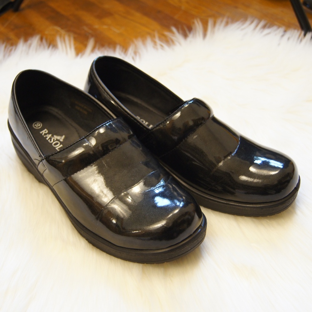 Rasolli Skid Resistant Loafers 10 NWOT
